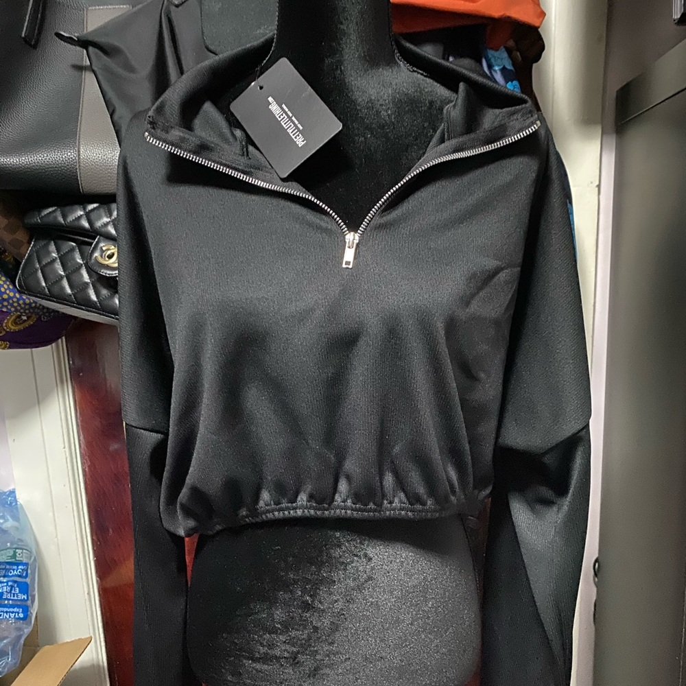 Black crop long sleeve zipper sweater